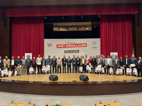Arnavutköy’de Afet Gönüllüleri Belgelerini Aldı